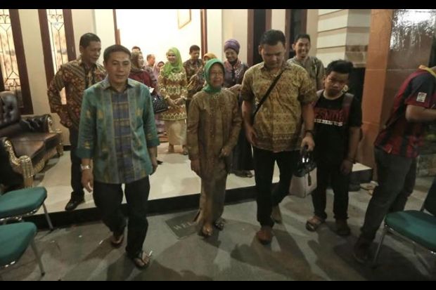 Dirawat Empat Hari, Ibu Presiden Jokowi Tinggalkan Rumah Sakit