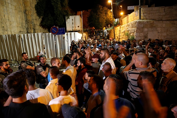 Belasan Luka Dalam Bentrokan di Komplek Al-Aqsa