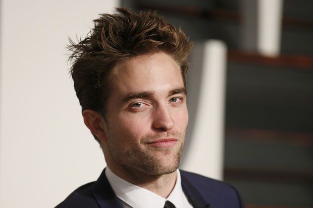 Jual Majalah Porno, Robert Pattinson Dikeluarkan dari Sekolah