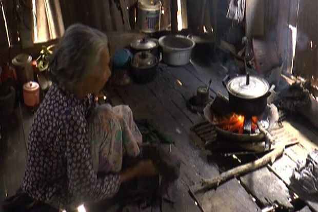 Memprihatinkan, Nenek 75 Tahun Hidup Sebatang Kara di Gubuk Tua
