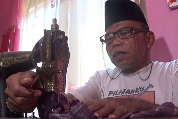 Subhanallah, Penjahit dengan Keterbatasan Fisik Berhasil Naik Haji Setelah Nabung 27 Tahun