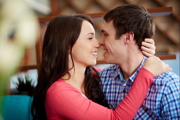 Tips Berciuman untuk Meningkatkan Kepuasan Bercinta