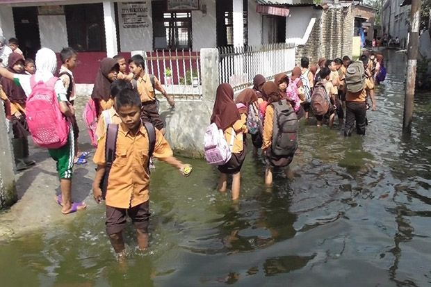 Sekolah Kebanjiran, Siswa SD YPPI Titi Berdikari Menderita Gatal-Gatal