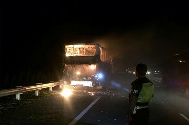 Bus Kramat Jati Angkut Puluhan Penumpang Hangus di Cipali