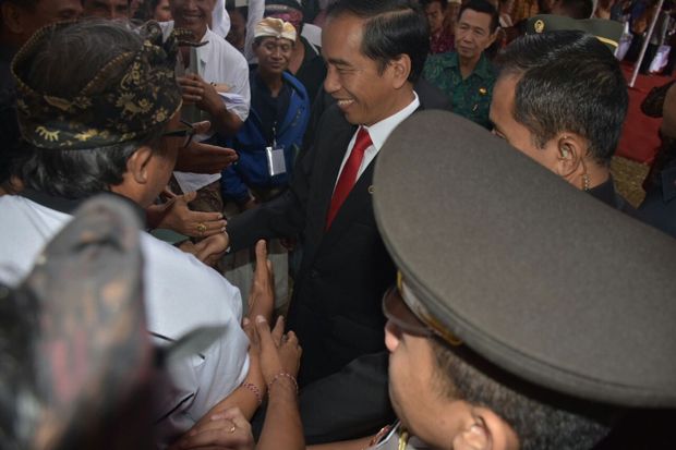 Hindari Konflik di Masyarakat, Jokowi Bagikan Ribuan Sertifikat Tanah di Bali