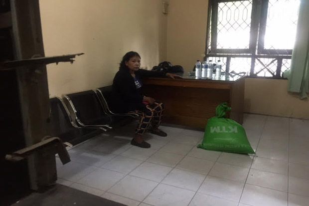 Jualan Miras, Istri Polisi Ini Mengamuk saat Digerebek Satpol PP