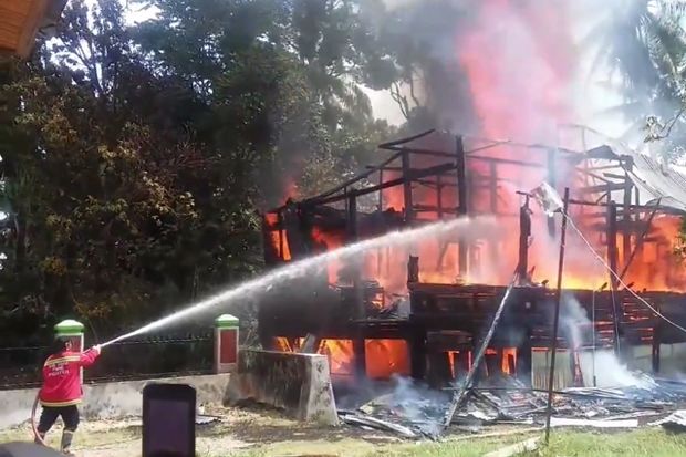 Rumah Adat Minangkabau Terbakar, Kerugian Rp125 Juta