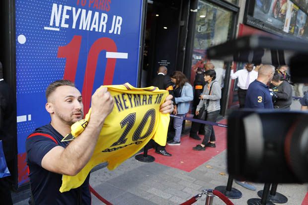 Fans PSG Berebut Replika Jersey Neymar Senilai Rp 2,4 Juta