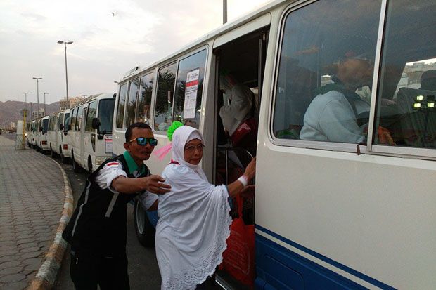 Jamaah Senang Naik Bus Selawat Madinah
