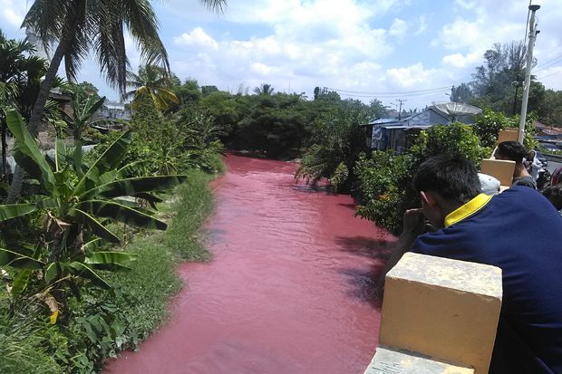 Warga Pematangsiantar Heboh, Air Sungai Bah Bolon Berubah Merah