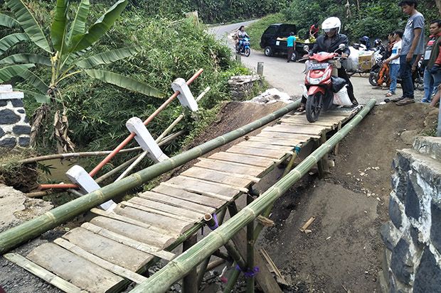 Jembatan Tak Diperbaiki, Kades Mandalasari Ancam Boikot Pilkada
