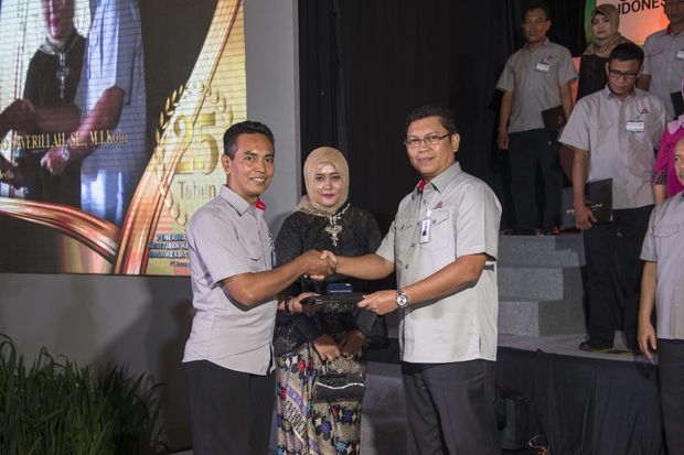 Semen Indonesia Beri Penghargaan Kesetiaan ke 348 Karyawan