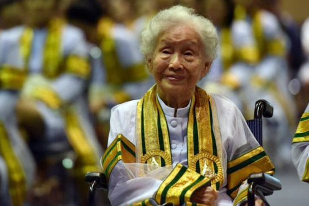 Mengagumkan, Nenek di Thailand Jadi Sarjana di Usia 91 Tahun