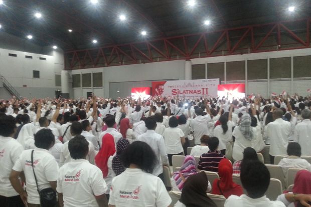 Jokowi Salami Para Pendukungnya di Kemayoran