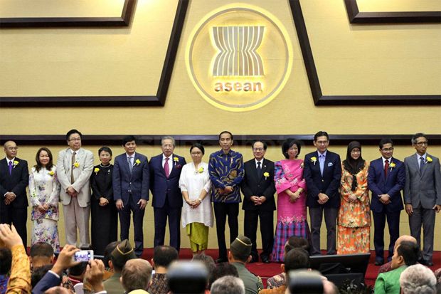 ASEAN Terjepit Diantara China dan India