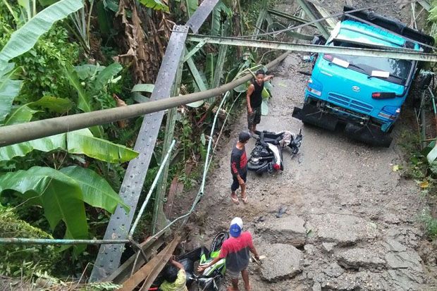 5 Luka-Luka Akibat Jembatan di Padang Pariaman Ambruk