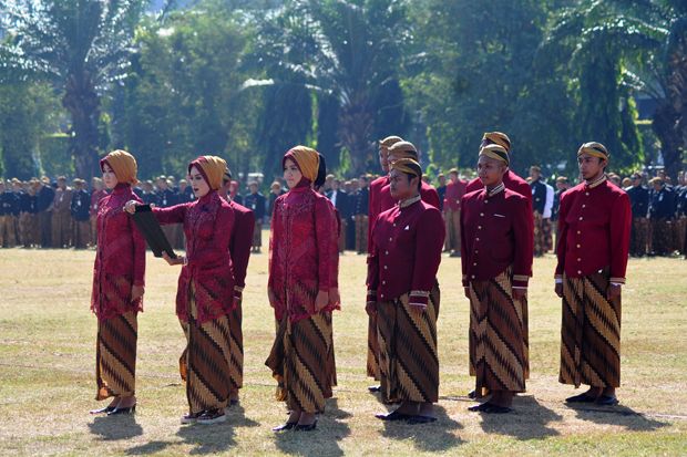 HUT Ke-67 Jateng, Ribuan PNS Berpakaian Tradisional Jawa
