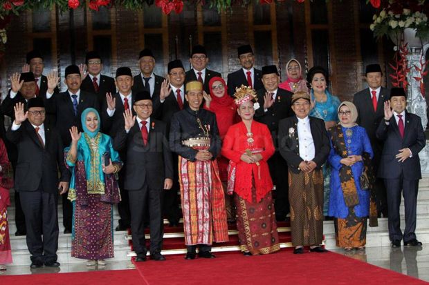 Pesan Jokowi-JK di Balik Aksi Kenakan Baju Adat Saat Sidang MPR