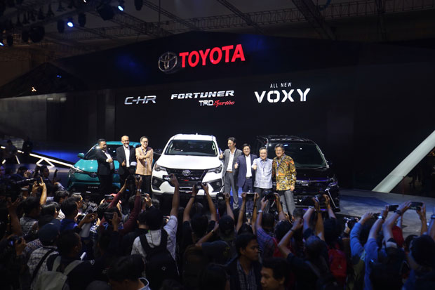 Toyota Fokus Kembangkan Mobil Hybrid