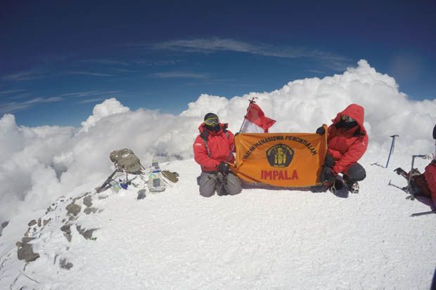 Tim Pendaki BRI-Brawijaya Kibarkan Merah Putih di Puncak Elbrus