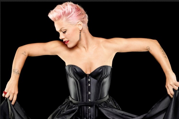Pink Tutup Pengalaman Buruk Bersama Christina Aguilera