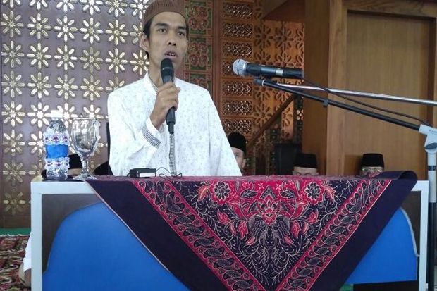 Penasaran pada Ustaz Abdul Somad, Pejabat Ramai ke Masjid Baitul Makmur