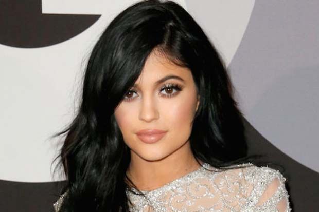 Kylie Ingin Geser Kendall Jenner di Dunia Fashion Hollywood?