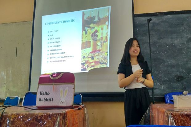 Siswa SMP Negeri 17 Palembang Belajar Buat Sabun Organik
