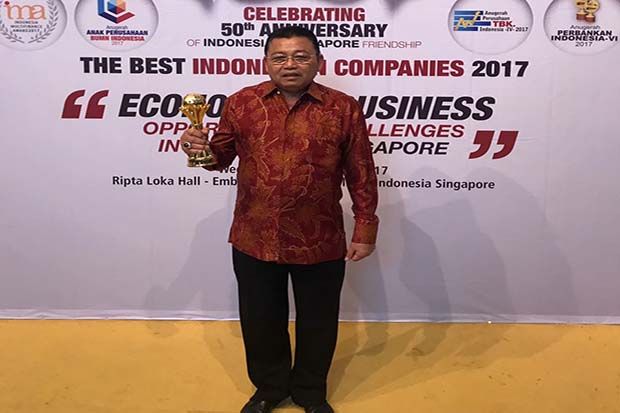 Gubernur Cornelis Terima Penghargaan Pembina BPD Terbaik Indonesia 2017