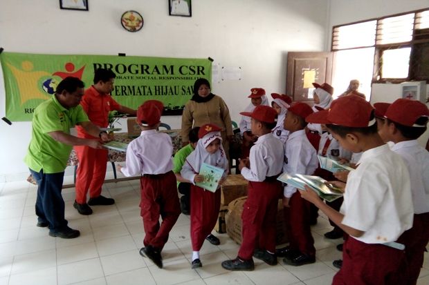 Ratusan Siswa di Padang Lawas Dapat Bantuan Buku dari PT PHS dan VAL