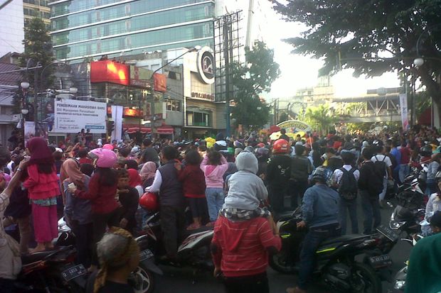 Ramaikan Karnaval Kemerdekaan di Bandung, Warga Tumpah Ruah di Jalan
