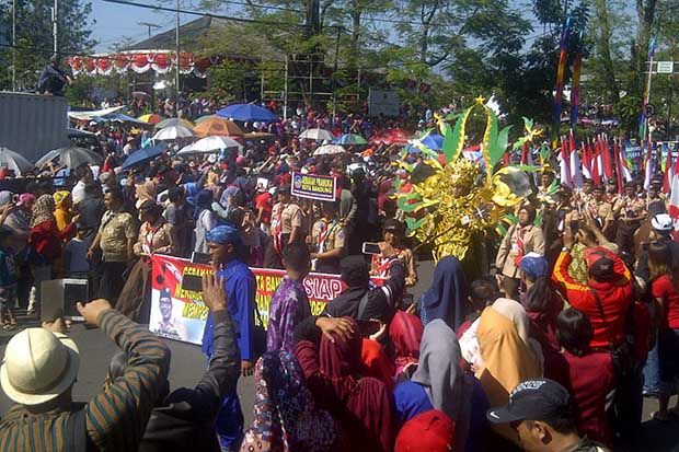 Uniknya Para Peserta Karnaval Kemerdekaan di Bandung