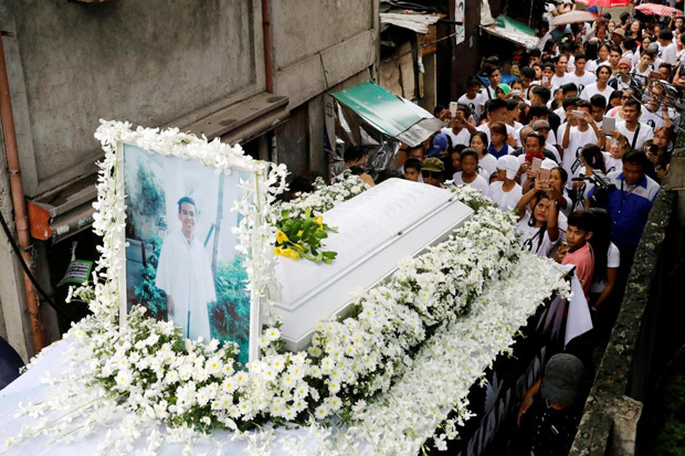 Ribuan Orang Hadiri Pemakaman Remaja Filipina Korban Perang Narkoba
