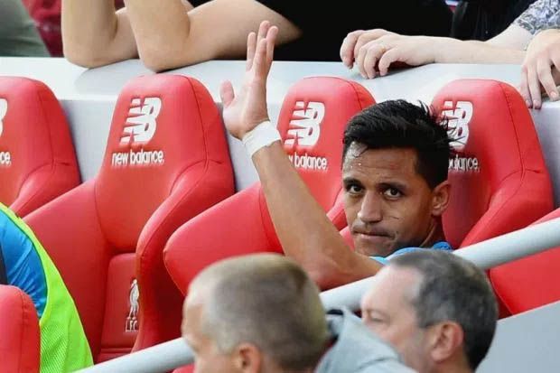 Alexis Sanchez Tertawa Saat Arsenal Dibantai Liverpool 4-0