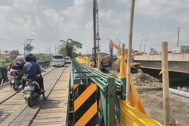 Antisipasi Peningkatan Arus Lalin, Sistem Buka Tutup Diberlakukan di Jembatan Ampel