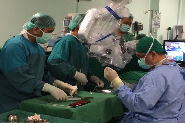 Tim CBSC Surabaya Berhasil Operasi Pemisahan Saraf di Batang Otak