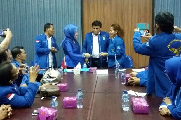 JR Saragih Resmi Mendaftar Balon Gubernur ke Demokrat