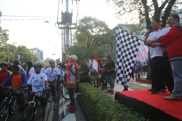 Pejabat dan Masyarakat Tumplek di GPN 2017 Semarang