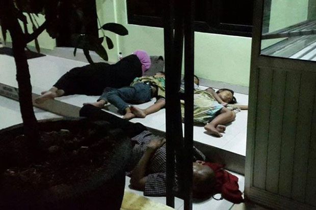 Duh, Gara-gara Kecopetan Satu Keluarga Tidur di Musala SPBU