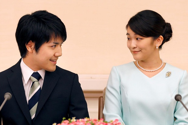 Senyum Pria Jelata Bikin Cucu Kaisar Jepang Rela Lepas Gelar Ningrat