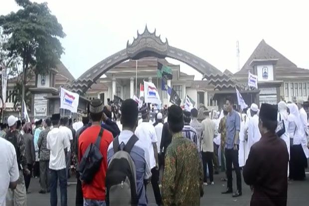Umat Muslim di Lampung Selatan Minta Dubes Myanmar Diusir