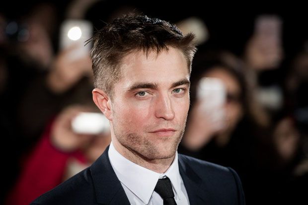 Tak Dikenali, Robert Pattinson Bekerja di Tempat Cuci Mobil