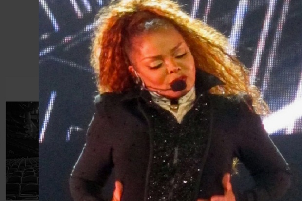 Ingat Cerai, Janet Jackson Menangis di Atas Panggung
