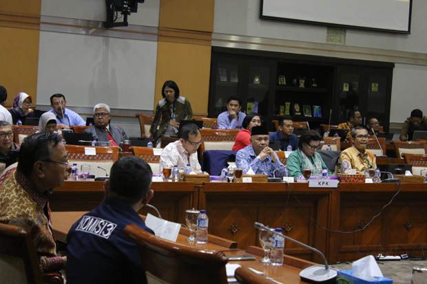 Rapat Dengar Pendapat Komisi III DPR-KPK Diwarnai Adu Mulut