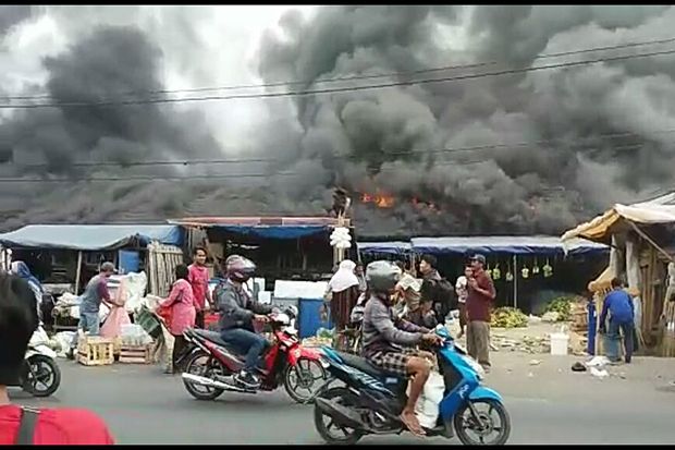 Diduga Korsleting Listrik, 10 Kios di Pasar Kalodran Ludes Terbakar