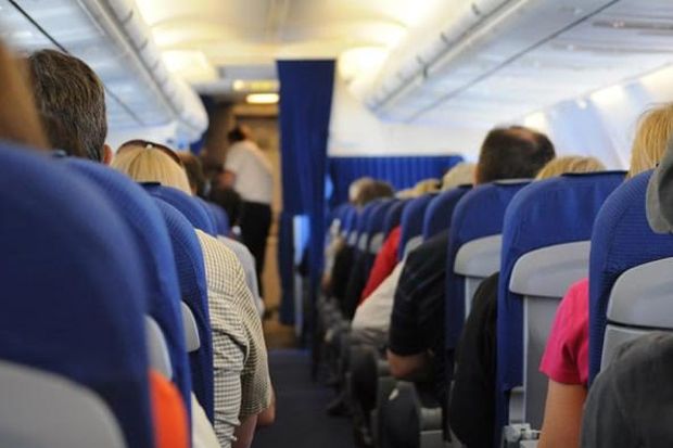5 Cara Hilangkan Rasa Bosan Saat di Pesawat