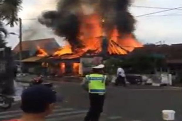Api Sambar Bensin saat Menambal Ban, Rumah Warga Ludes Terbakar