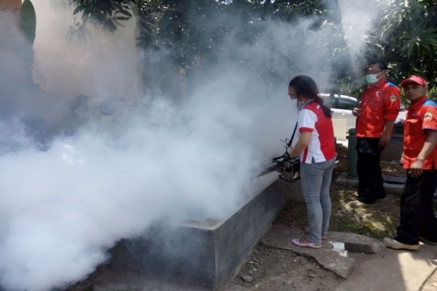 Wow, Kader Perempuan Perindo Angkat Senjata Fogging Perangi Nyamuk