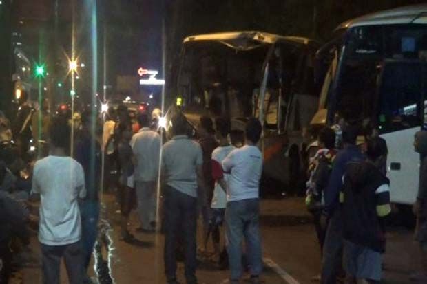 Terobos Lampu Merah, Bus Haryanto Hantam Sinarjaya di Pekalongan