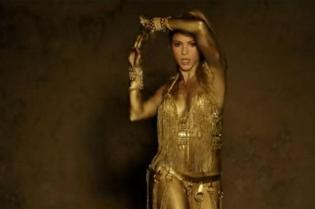 Shakira Jadi Manusia Emas di Lagu Barunya